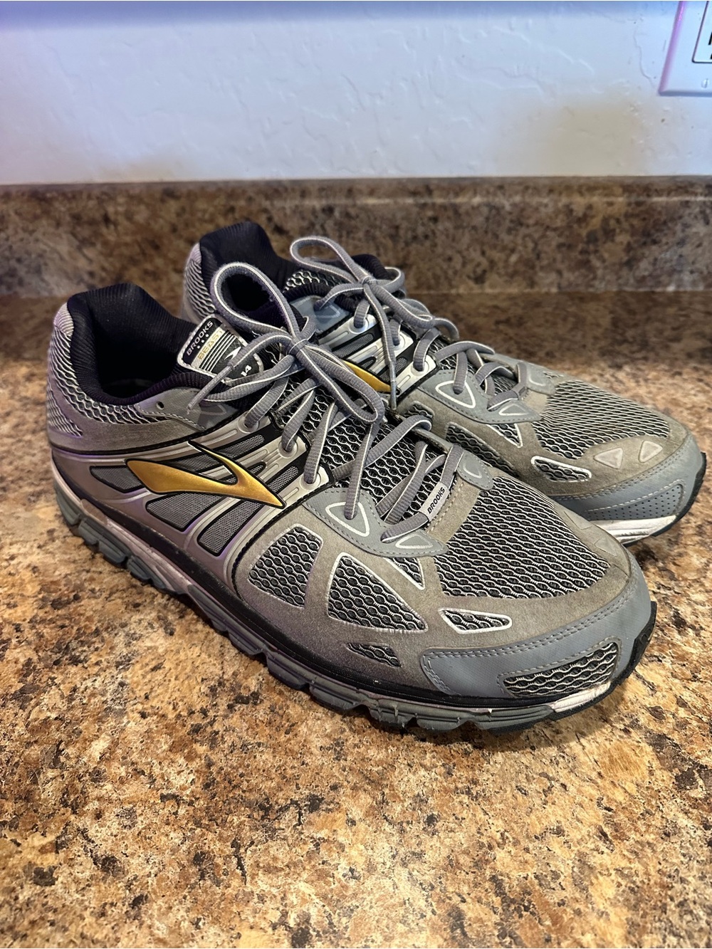 Brooks Gray and Gold Men’s Running Sneakers athletic shoe size 15